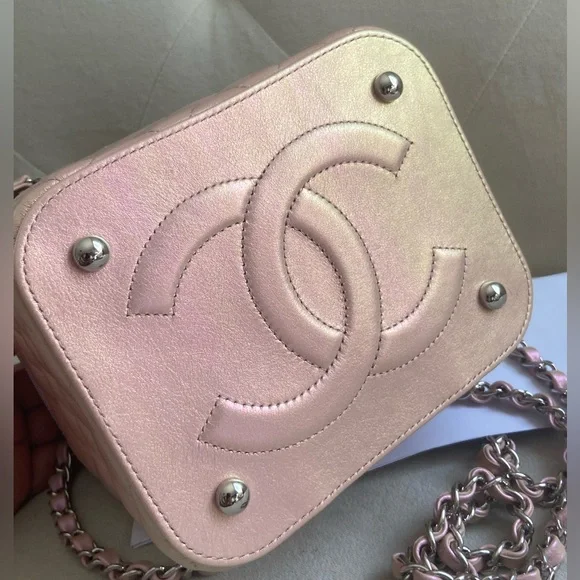 💗✨ CHANEL Iridescent Pink Vanity Top Handle-Crossbody in New/Pristine, Full Set - Picture 5 of 13